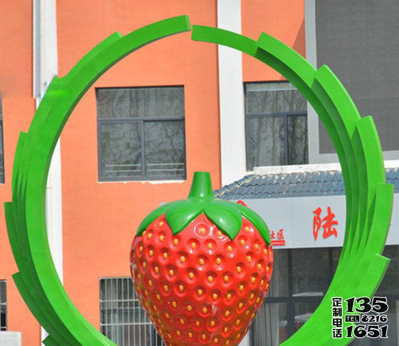 農(nóng)場(chǎng)擺放玻璃鋼仿真草莓雕塑 農(nóng)場(chǎng)擺放玻璃鋼仿真草莓雕塑