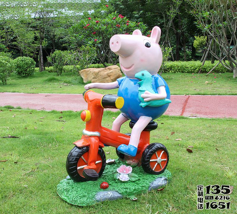 幼兒園玻璃鋼彩繪騎車的卡通喬治雕塑 幼兒園玻璃鋼彩繪騎車的卡通喬治雕塑