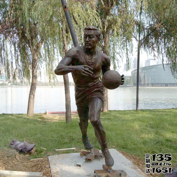玻璃鋼仿銅公園打籃球的人物雕塑 玻璃鋼仿銅公園打籃球的人物雕塑