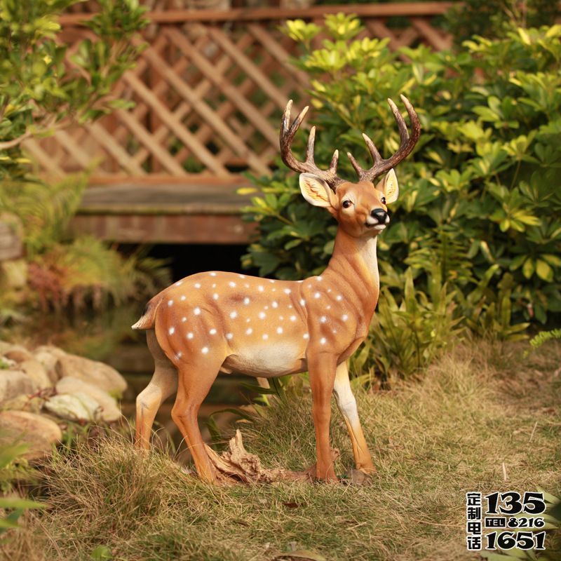 景區(qū)創(chuàng)意玻璃鋼彩繪仿真動(dòng)物梅花鹿雕塑 景區(qū)創(chuàng)意玻璃鋼彩繪仿真動(dòng)物梅花鹿雕塑