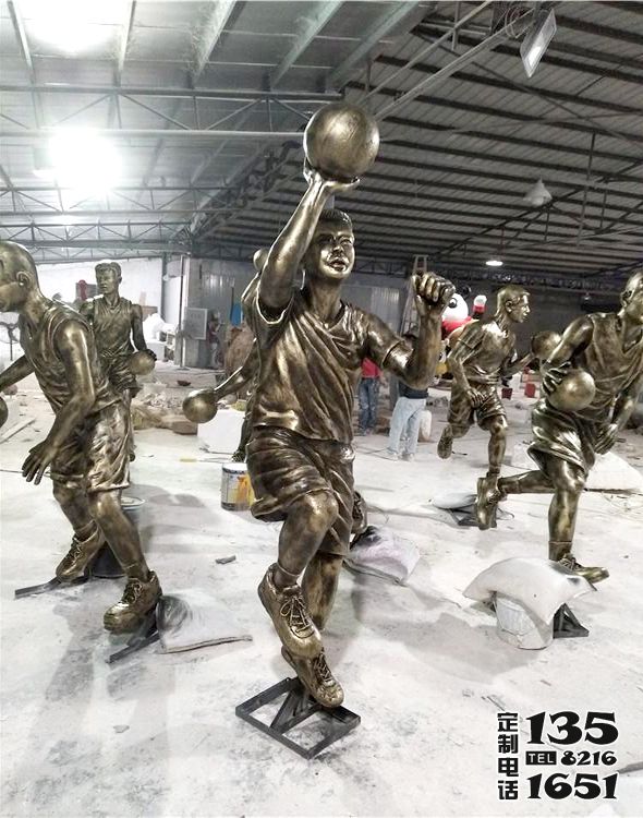 校園體育館玻璃鋼仿銅人物打籃球雕塑 校園體育館玻璃鋼仿銅人物打籃球雕塑