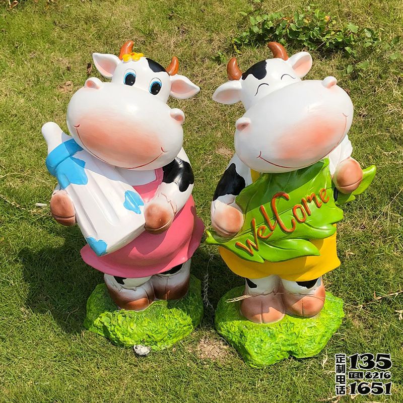 商場(chǎng)玻璃鋼卡通小奶牛雕塑 商場(chǎng)玻璃鋼卡通小奶牛雕塑