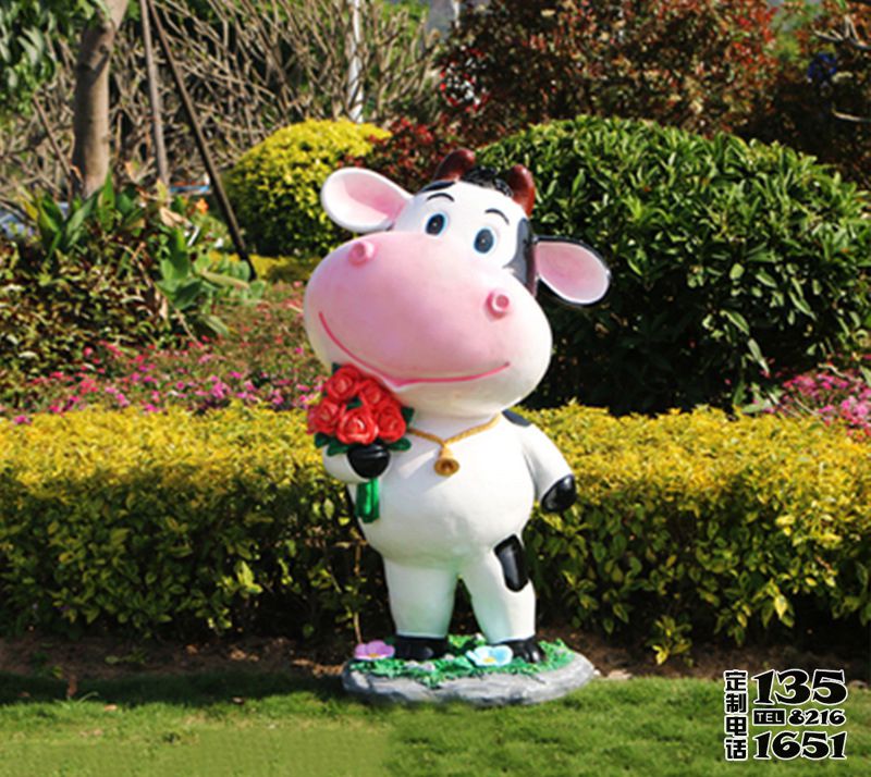 公園戶外玻璃鋼卡通小奶牛雕塑 公園戶外玻璃鋼卡通小奶牛雕塑