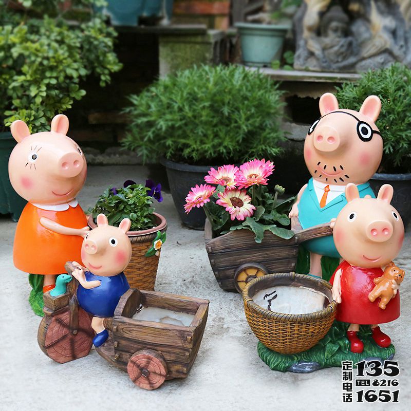 公園創(chuàng)意玻璃鋼卡通小豬佩奇一家雕塑 公園創(chuàng)意玻璃鋼卡通小豬佩奇一家雕塑